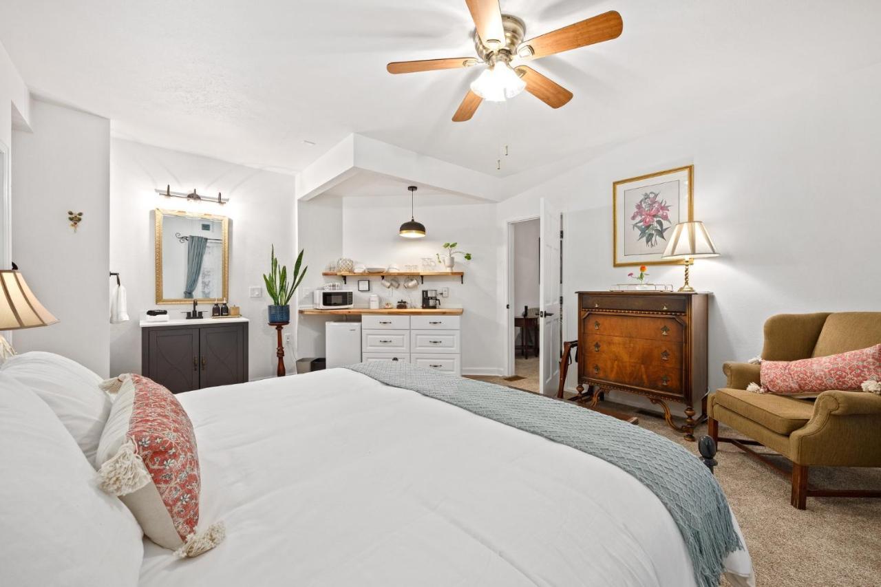 Flora House DEN Екстериор снимка