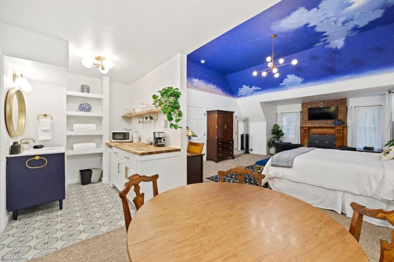 Flora House DEN Екстериор снимка